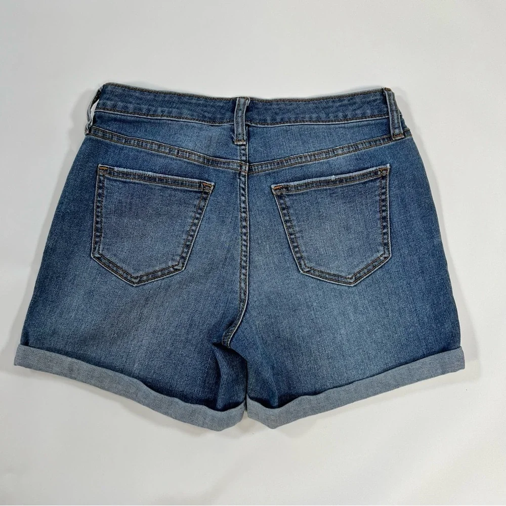♠️Universal Threads Women’s Boyfriend Shorts Size 4 | Mid-Rise Medium Wash - Picture 3 of 3
